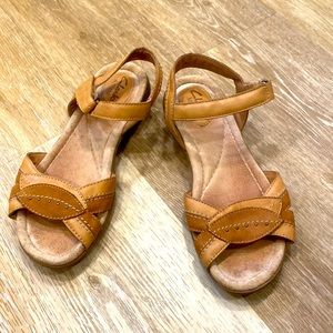 CLARKS LEATHER SANDALS